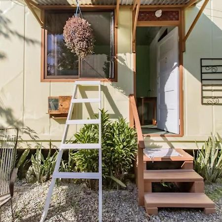 Container House Cahuita Hotel Bagian luar foto