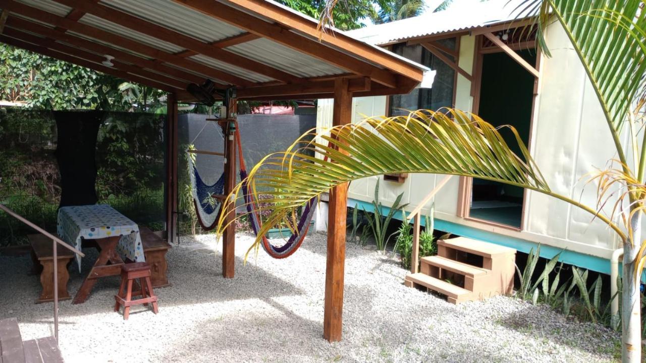 Container House Cahuita Hotel Bagian luar foto