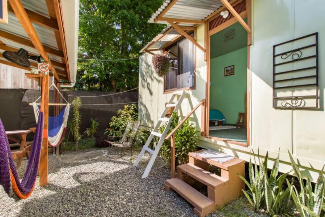 Container House Cahuita Hotel Bagian luar foto