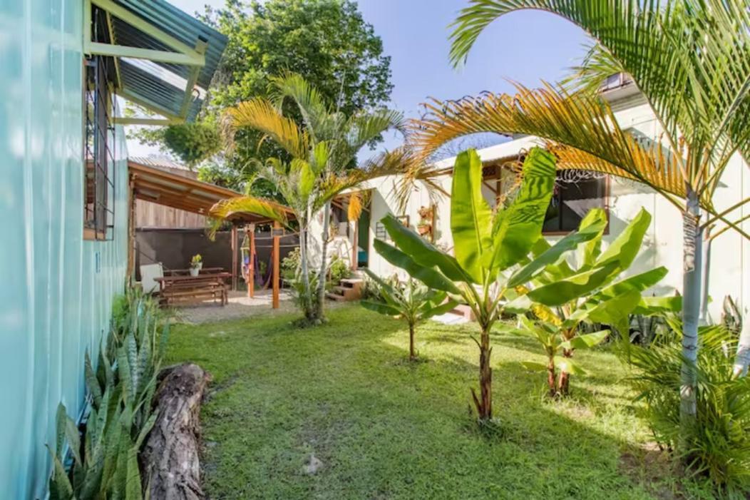 Container House Cahuita Hotel Bagian luar foto