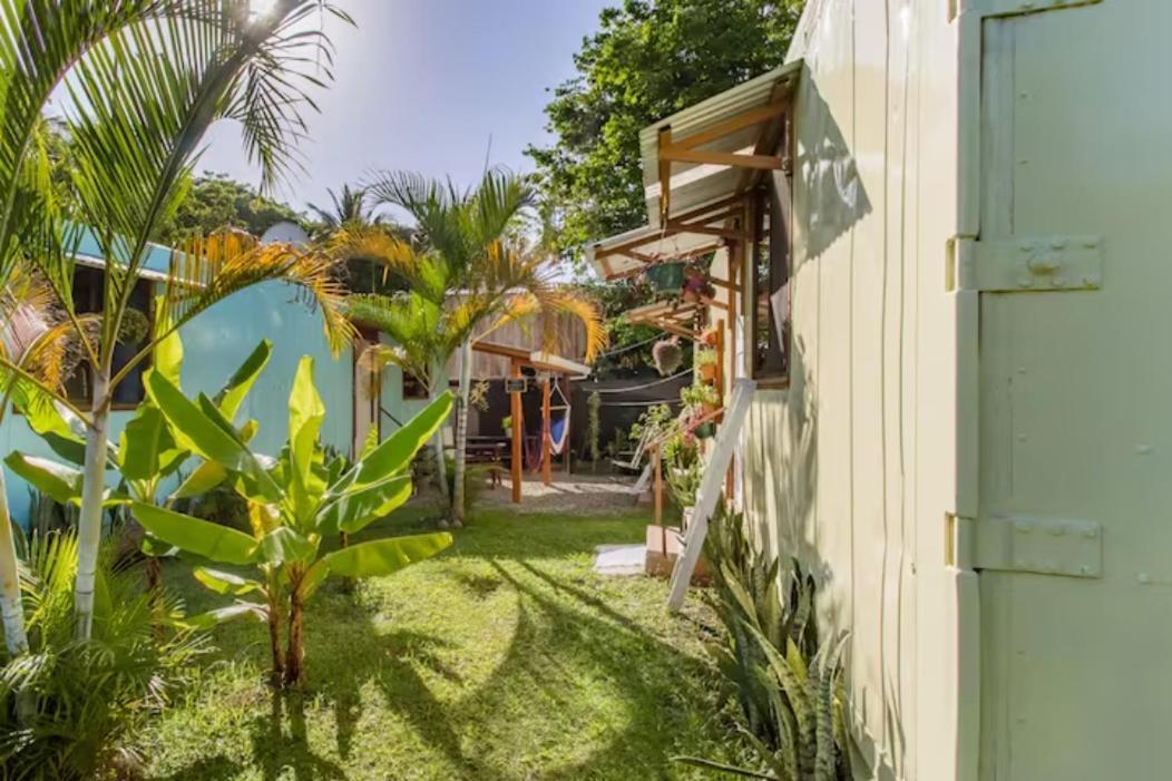 Container House Cahuita Hotel Bagian luar foto