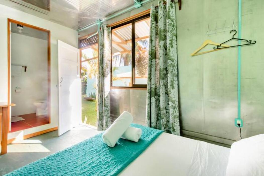 Container House Cahuita Hotel Bagian luar foto